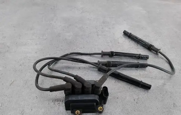 Renault Clio III High voltage ignition coil 040100325