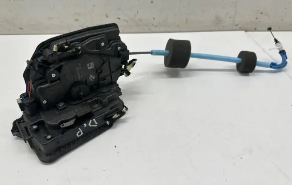 BMW X3 G01 Front door lock 9492100