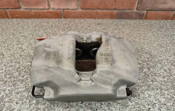 BMW 3 G20 G21 Front brake caliper 6883484 6871584 6885840