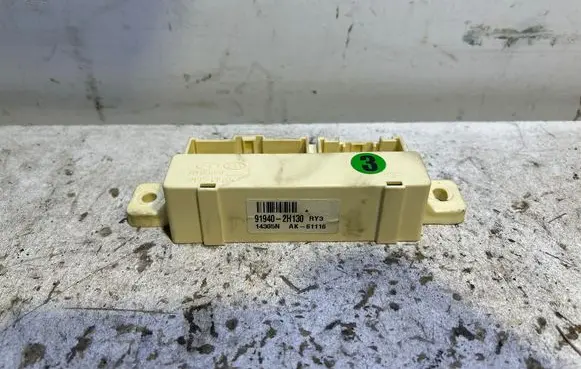 KIA Ceed Door central lock control unit/module AK61116 14305N