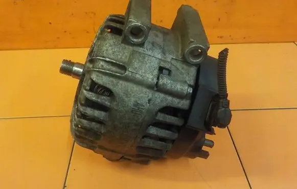 Opel Corsa D Generator/alternator 13588308 3MB48