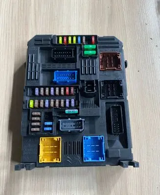 Opel Vivaro Fuse box set 983079058000