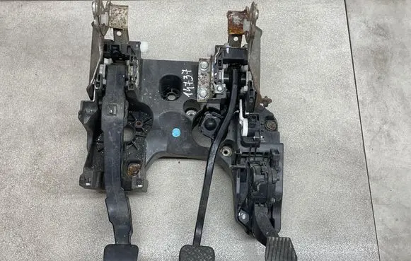 Opel Insignia A Pedal assembly 13228166 13237352