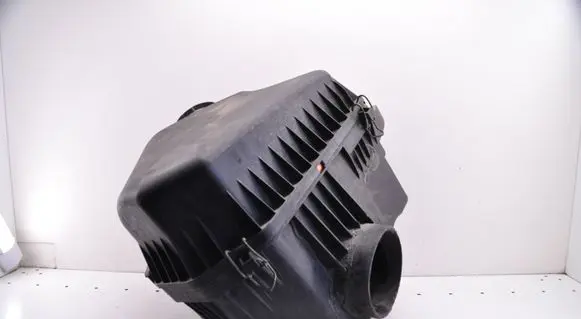 Chrysler Town & Country V Air filter box 04861729AB