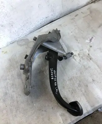 Volvo XC40 Brake pedal 32265321