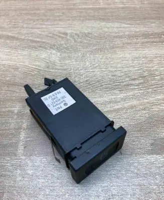 Volkswagen PASSAT B5.5 Windscreen/window heater switch 3B0959621D