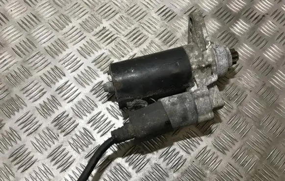Volkswagen PASSAT B6 Starter motor 1005831311