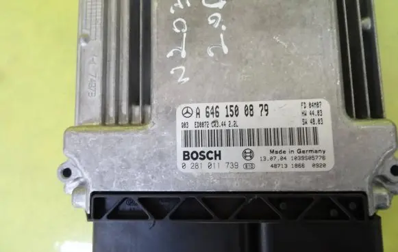 Mercedes-Benz C W203 Engine control unit/module 0281011739