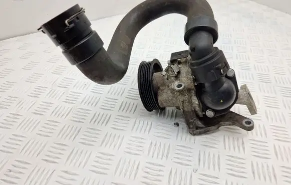 Opel Zafira C Water pump 55490715