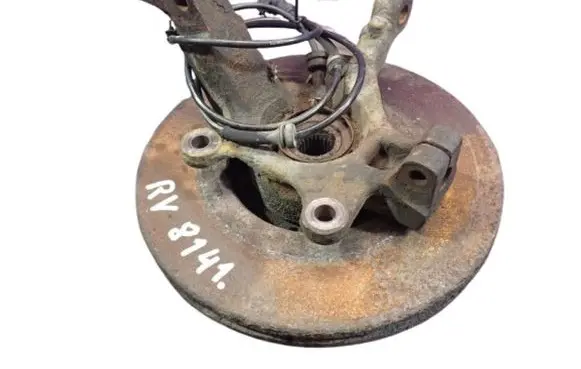 Nissan Note (E11) Front wheel hub spindle knuckle