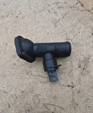 Volkswagen Touran I Thermostat housing 03G121121D