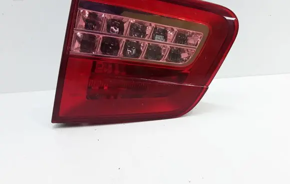 Tailgate rear/tail lights