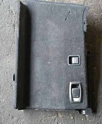 Trunk/boot lower side trim panel