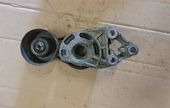 Skoda Fabia Mk2 (5J) Generator/alternator belt tensioner 045903315A