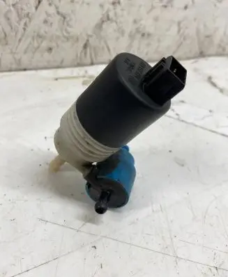 Volkswagen Golf III Windscreen/windshield washer pump 1H6955651