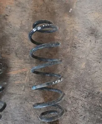Volkswagen Golf VI Rear coil spring
