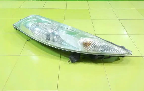Nissan Juke I F15 Headlight/headlamp PRZOD