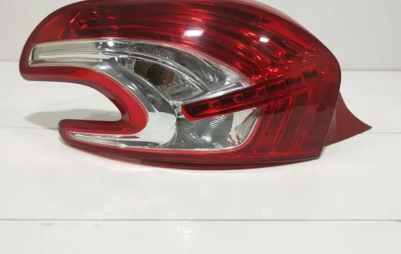 Peugeot 208 Rear/tail lights 9672628280
