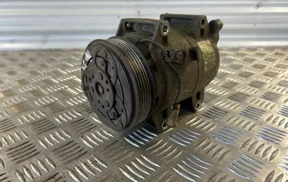 Volvo XC90 Air conditioning (A/C) compressor (pump) 8708581