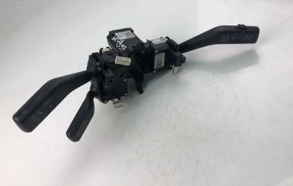 Volkswagen PASSAT B7 Indicator stalk 3C5953501BN