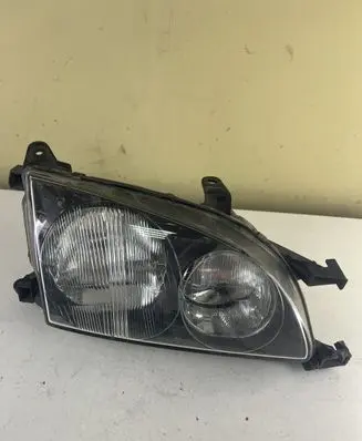 Toyota Avensis T220 Headlight/headlamp