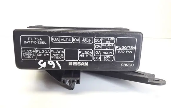 Nissan Primera Fuse module 98N60