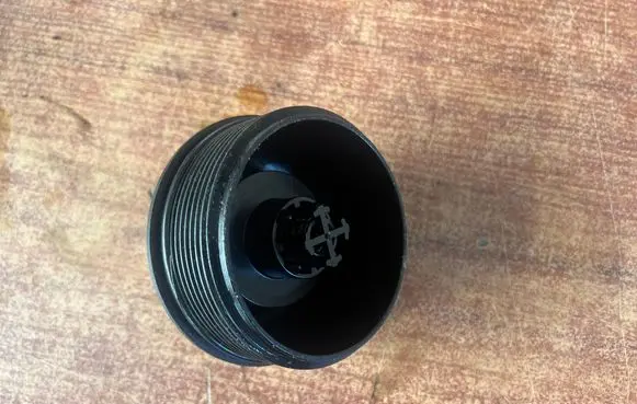 Volkswagen Touran I Oil filter cover 045115433B