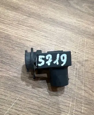 BMW 3 E90 E91 Air quality sensor 9136607