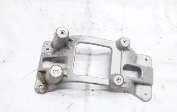 KIA Sportage Engine mounting bracket