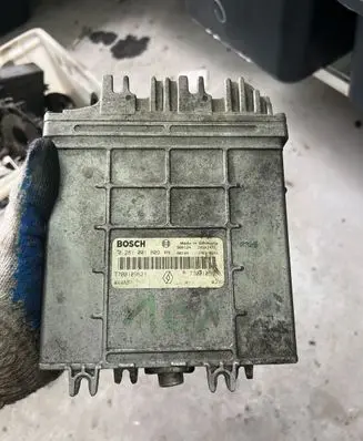 Renault Scenic I Engine control unit/module 7700109621 7700105953 0281001809