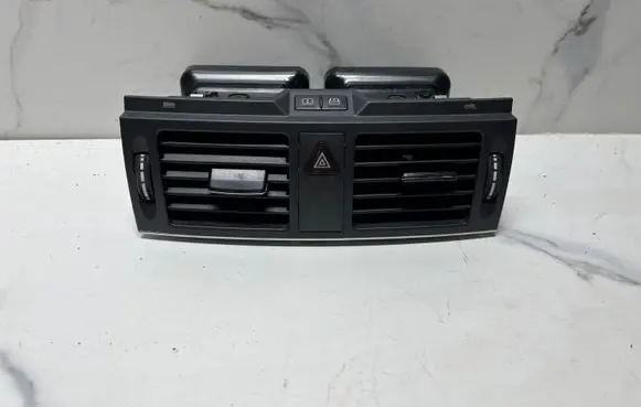 Mercedes-Benz C W204 Dash center air vent grill A2048307454