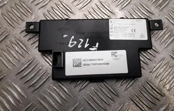 Tesla Model 3 Door central lock control unit/module 110024100D