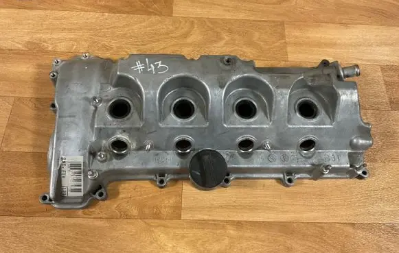 Toyota Avensis T250 Rocker cam cover 112010R011