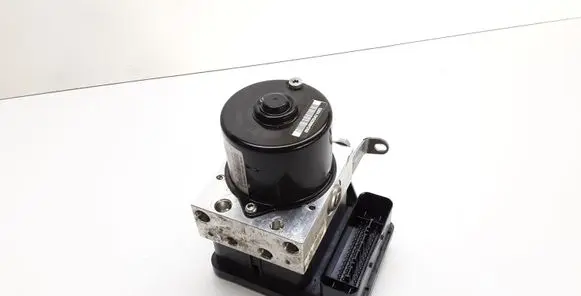 BMW 1 E82 E88 ABS Pump 6787837 6787836