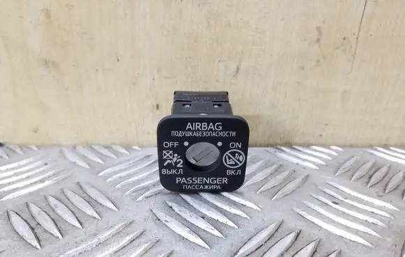Toyota Avensis T270 Passenger airbag on/off switch 