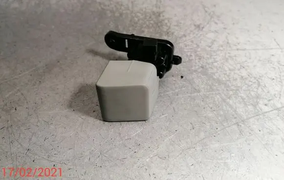 Toyota Verso Glove box opening button 