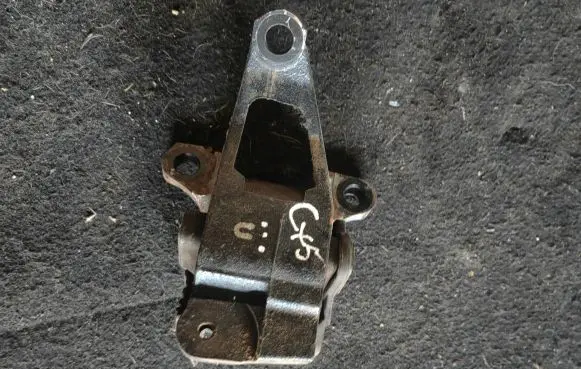 Mazda CX-5 Engine mounting bracket