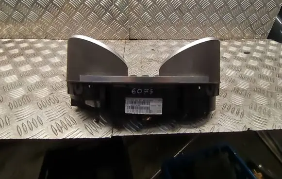 Mercedes-Benz ML W164 Speedometer (instrument cluster) a2c53168071 A2C53164752 A2115407311