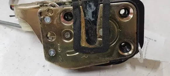 KIA Sorento Front door lock