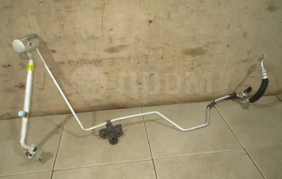 KIA Sportage Air conditioning (A/C) pipe/hose 977682E100
