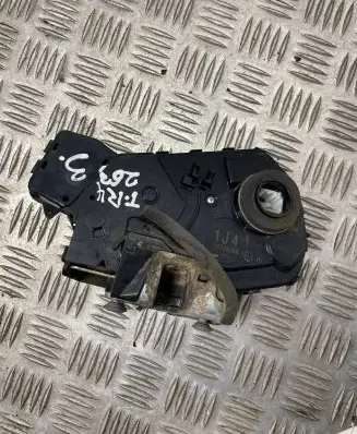 Toyota RAV 4 (XA30) Loading door lock 70706166
