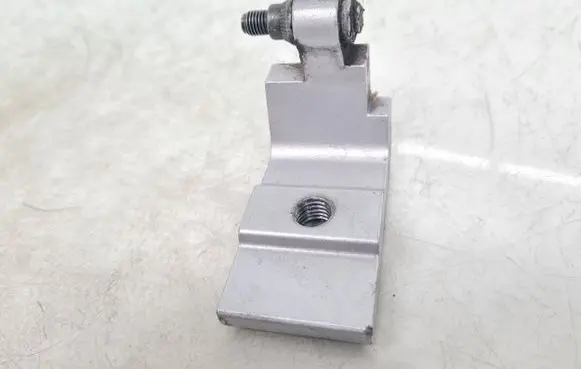 BMW 5 E60 E61 Rear door lower hinge 7068089