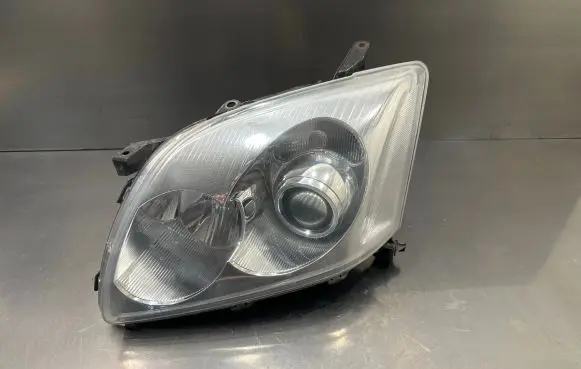 Toyota Avensis T250 Headlight/headlamp