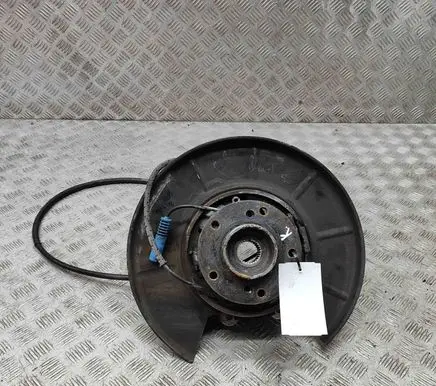 BMW 5 E39 Rear wheel hub 2282061