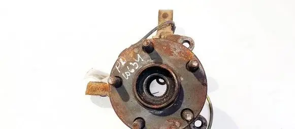Toyota Avensis T250 Front wheel hub