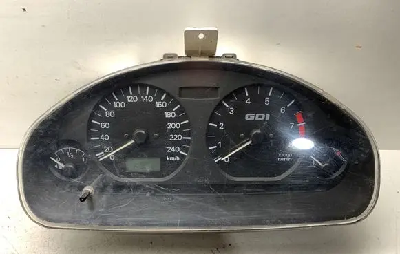 Mitsubishi Carisma Speedometer (instrument cluster) 0P0179001 431411C