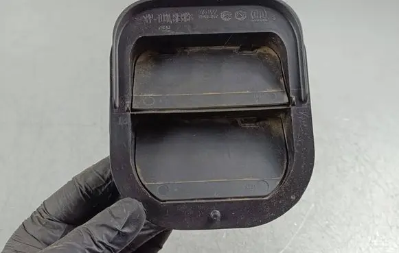 Alfa Romeo Stelvio Quarter panel pressure vent 