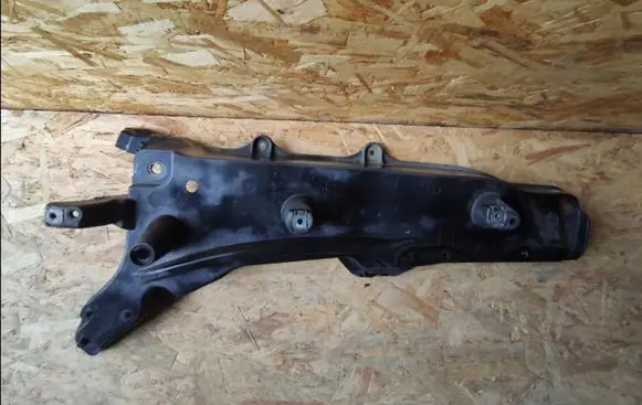 Volvo S90, V90 Fender mounting bracket 31391778