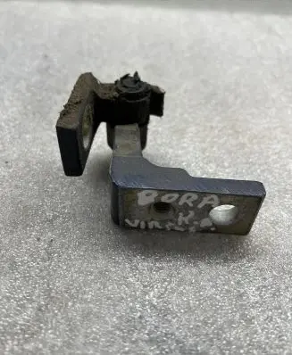 Volkswagen Golf IV Front door upper hinge