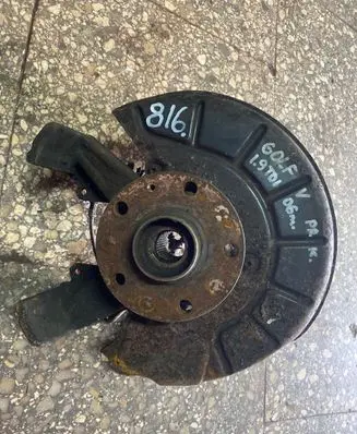 Volkswagen Golf V Front wheel hub